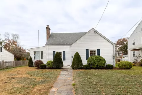 69 Grove St, West Hartford, CT 06110