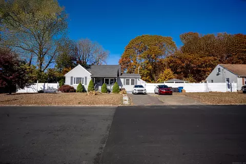 6 Kenny Dr, New Haven, CT 06513