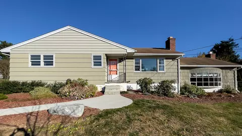 3 Kendall Ter W, Danbury, CT 06811