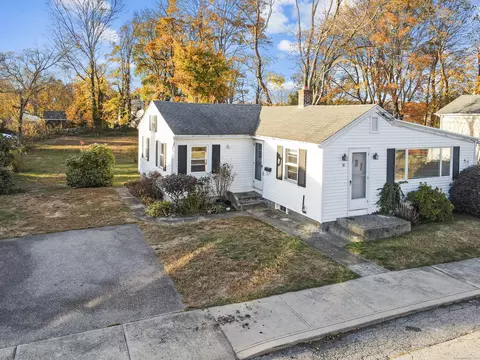 18 Smith St, Stonington, CT 06379