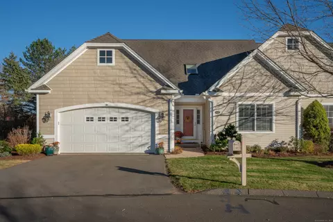 63 Hunt Glen Dr #63, Granby, CT 06035