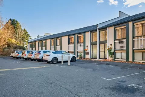 34 Patriot Dr #B16, Danbury, CT 06810