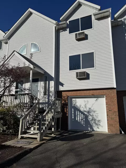 925 Oronoke Rd #38H, Waterbury, CT 06708