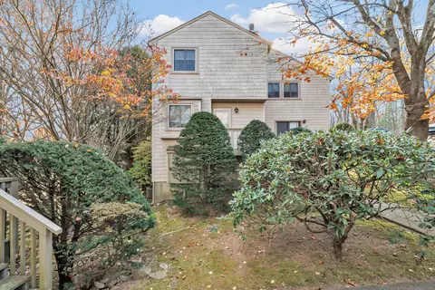 4 Meeting House Rd #A, Stratford, CT 06614