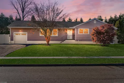 36 Field Crest Rd, New Canaan, CT 06840