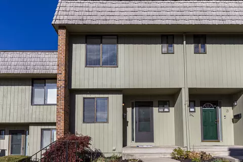19 Hawthorn Ct #19, Cromwell, CT 06416