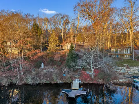 100 Wyassup Lake Rd, North Stonington, CT 06359