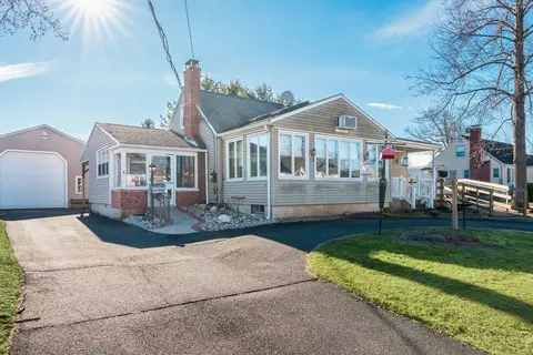3 Rosewood Ln, Cromwell, CT 06416