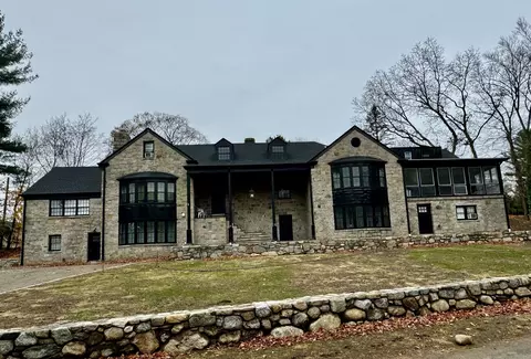 1 E Rocks Rd, Norwalk, CT 06851 photo 1