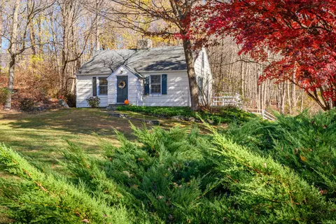 87 Taunton Hill Rd, Newtown, CT 06470