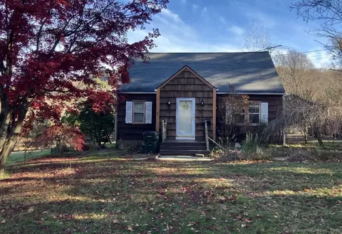 8 Wintonbury Rd, Simsbury, CT 06070