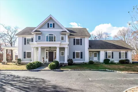 51 Middle River Rd, Danbury, CT 06811