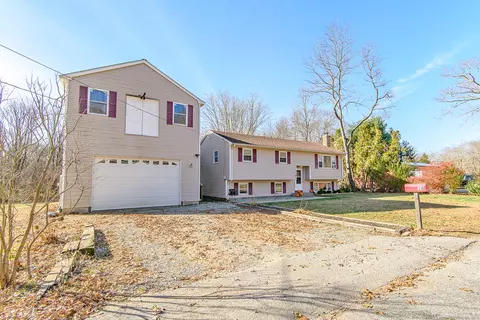 18 Roger Rd, Griswold, CT 06351