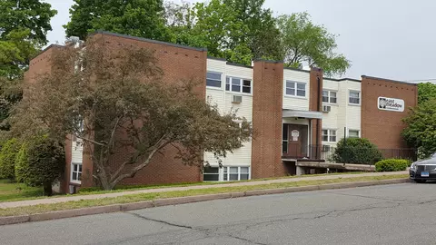 1 Thompson Rd #A, Manchester, CT 06040