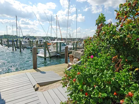 4 Nw St #36, Stonington, CT 06378