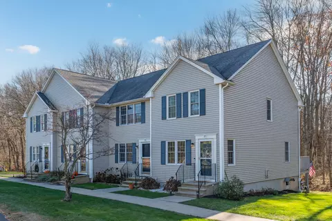 36 White Tail Ln #36, Wallingford, CT 06492