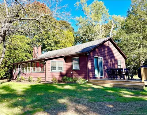 10 Hickory St, Lyme, CT 06371