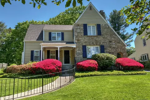 310 Booth Hill Rd, Trumbull, CT 06611