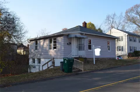 76 Reeds Ln, Stratford, CT 06614