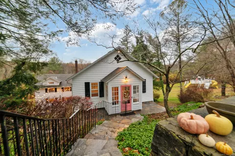 39 Litchfield Rd, Harwinton, CT 06791