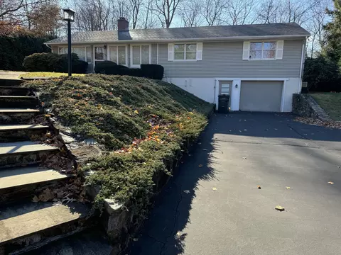269 Greenbriar Dr, Cheshire, CT 06410