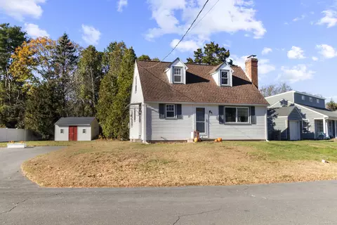 17 Huntley Ct, East Lyme, CT 06357