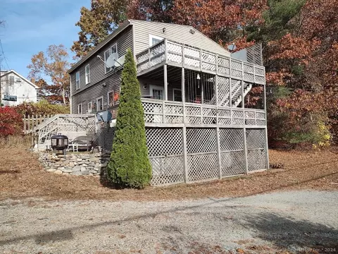 784 Plainfield Rd, Griswold, CT 06351