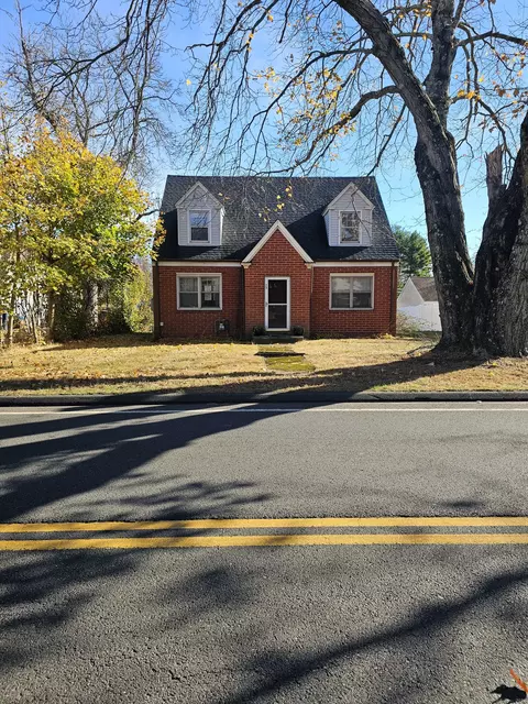 72 S Montowese St, Branford, CT 06405