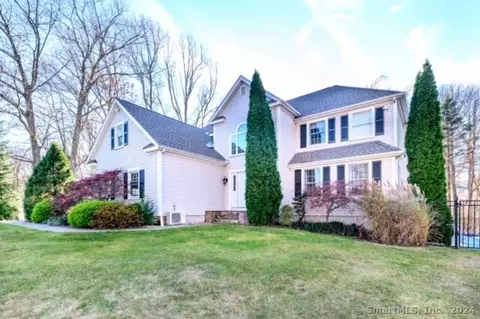 14 Wood Creek Dr, Monroe, CT 06468