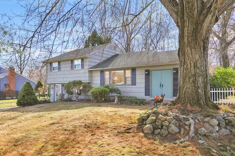 79 Algonquin Dr, Wallingford, CT 06492