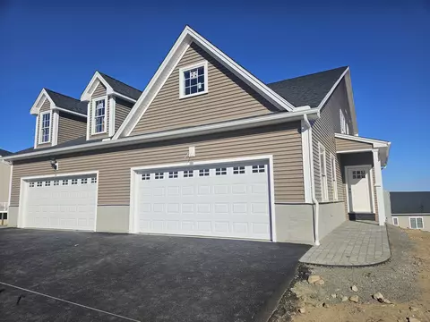 203 Boulder Ct #203, Bristol, CT 06010