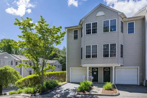 60 Grove St #6, Shelton, CT 06484
