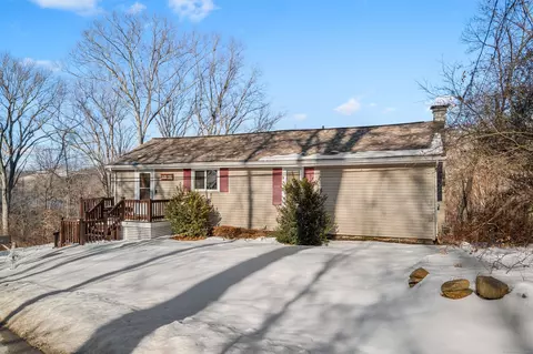 28 Farview Dr, Newtown, CT 06482