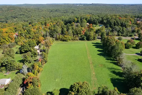 237 Umpawaug Rd, Redding, CT 06896