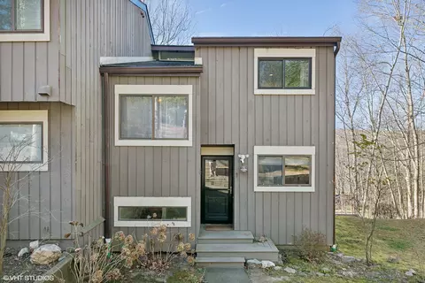 1 Hickory Ln #1, Woodbury, CT 06798
