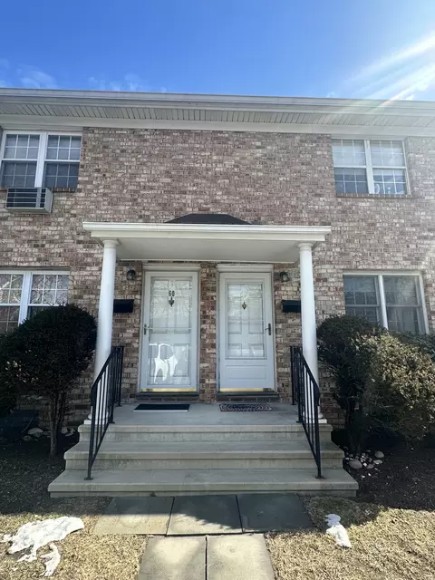 60 Lindstrom Rd #60, Stamford, CT 06902