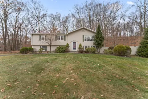 9 Judith Dr, Danbury, CT 06811