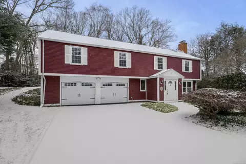 4 Baldwin Dr, Waterford, CT 06385