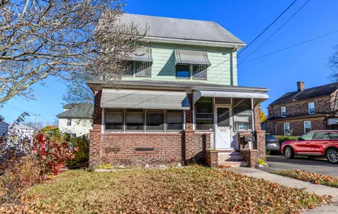 1725 State St, Hamden, CT 06517