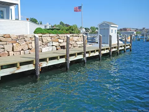 4 Northwest St #B22, Stonington, CT 06378