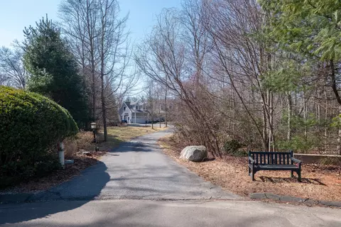 24 Sunset Ridge Dr, Guilford, CT 06437