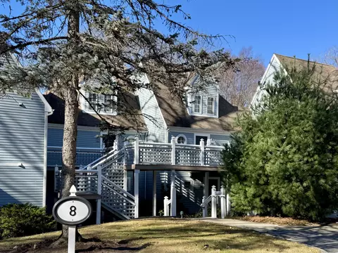 823 Old Pond Ln #823, Norwich, CT 06360
