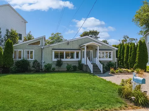 28 Newell Pl, Fairfield, CT 06824
