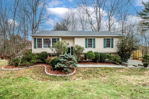 21 Ken Oaks Dr, Danbury, CT 06810