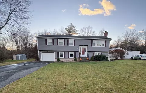 67 Crystal Dr, Rocky Hill, CT 06067