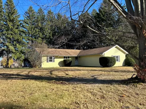 32 Susan Ln, Bristol, CT 06010