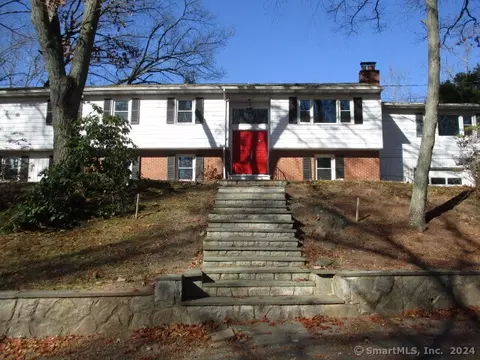 32 Priscilla Rd, West Haven, CT 06516