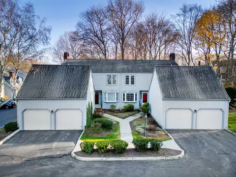 180 Glengarry Rd #180, Fairfield, CT 06825