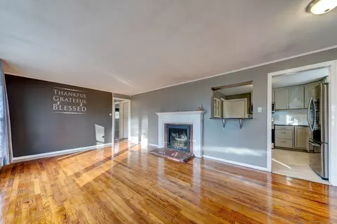 26 Pine Grove Rd, Bloomfield, CT 06002
