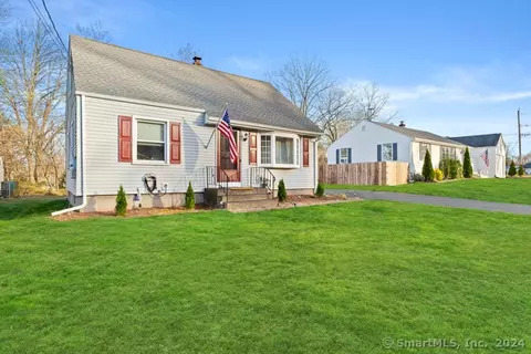 13 Elmwood Rd, Wallingford, CT 06492
